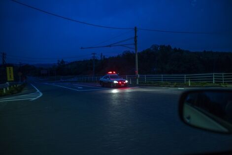  Fukushima, Japon Avril 2016, Ville de Tomioka, fermé, interdite aux habitants ouverte uniquement au passage.. les patrouilles de police circulent sur les routes des zones contaminées par la radioactivité.