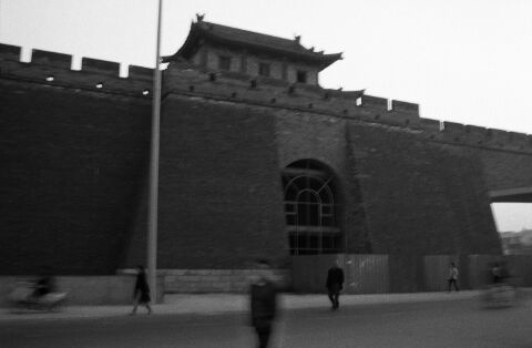  Chine ? A la rencontre du pays r?v?. ? Octobre 2005 Ville fortifi? de X'ian, dans la province du Shaanxi, le c?ur de la ville moderne est limit? par des remparts.
